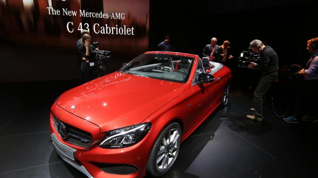 Mercedes-Benz-AMG C43 Cabriolet. Женева. 29 февруари 2016. Photographer: Chris Ratcliffe/Bloomberg