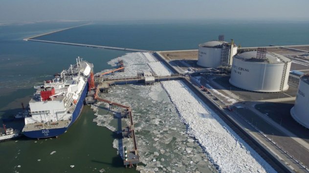 В Европа пристига толкова много втечнен природен газ че товарите