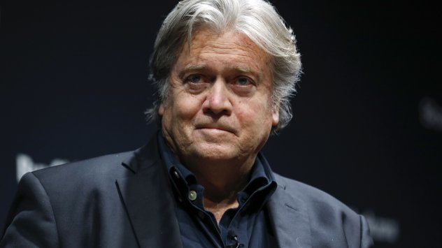 Регулатор наложи санкции за 539 млн. долара на нов медиен проект на Стив Банън