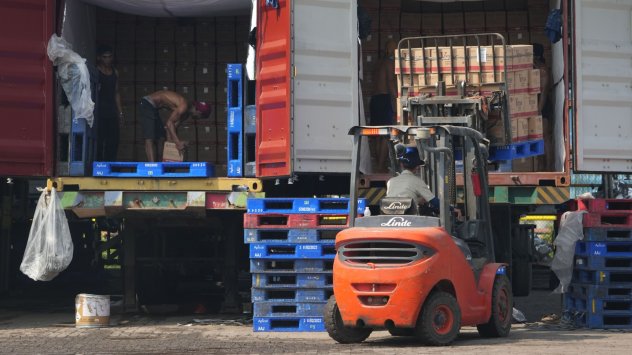 Забраната за износ на палмово масло от Индонезия влиза в