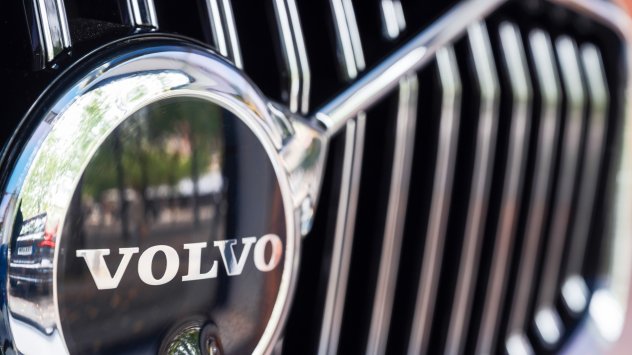 Автопроизводителите трябва да консолидират своите наследствени бизнеси докато електромобилите се