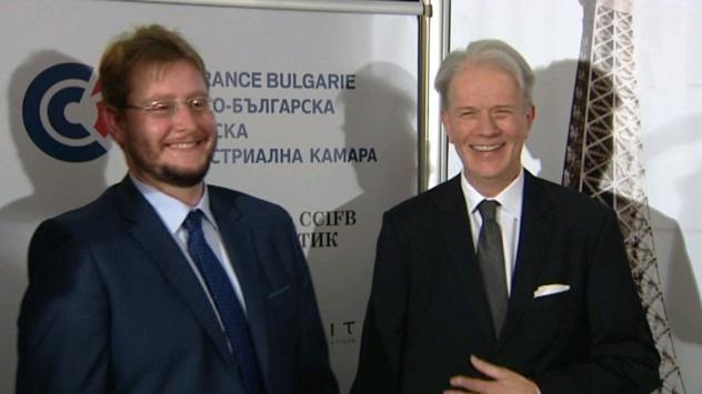 Министърът на икономиката в служебния кабинет Тодор Седларски /в ляво/ и посланикът на Франция Ерик Льобедел на събитие на Френско-българската търговско-индустриална камара. София, посолство на Франция. 31/1/2017. Снимка: BloombergTVBulgaria, скрийншот