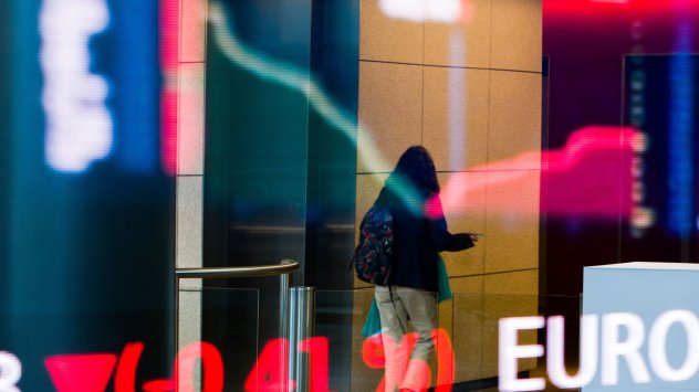 Еврото което тази година вече се понижи до най ниското си