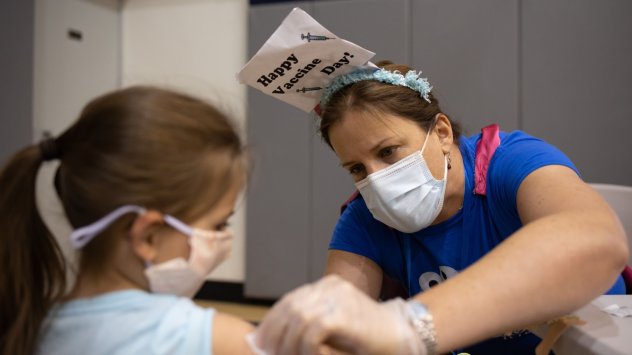 Регулаторът на лекарствата на ЕС одобри използването на ваксината срещу