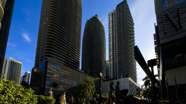 Единадесет банки и брокери на Уолстрийт включително Goldman Sachs Morgan