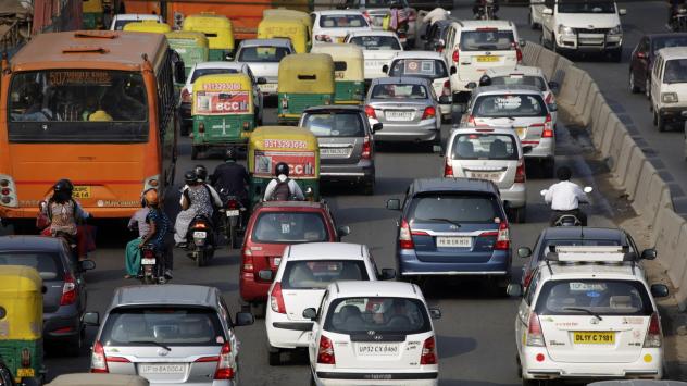 Трафикът в Делхи, Индия, 29 октомври 2015. hotographer: Kuni Takahashi/Bloomberg