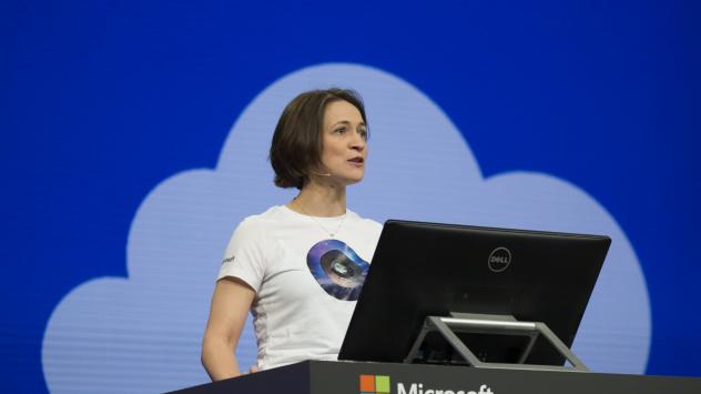 Рима Нехме говори на сцената на Microsoft Developers Build Conference в Сиатъл, 10 май 2017. Снимка: David Ryder/Bloomberg