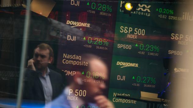 Монитори показват пазарни индекси