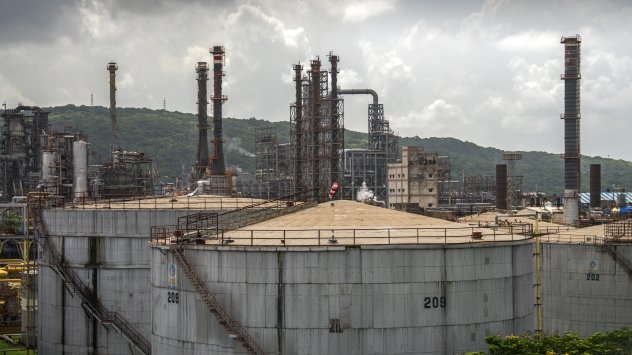 Петролът се стабилизира след най-големия двудневен спад от месец