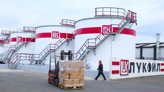 Рафинерия на Лукойл в Урал, Русия - снимка: Dmitry Beliakov/Bloomberg