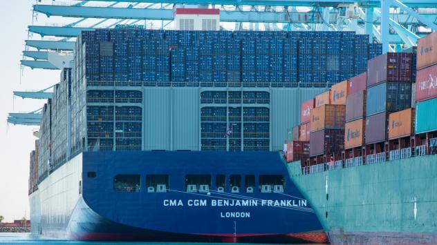 Контейнеровозът Бенджамин Франклин, опериран от CMA CGM SA на пристанището в Лос Анджелис, Калифорния, 26 декември 2016. Photographer: Tim Rue/Bloomberg