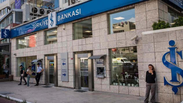 Две от най големите банки в Турция спряха използването на