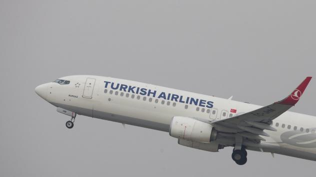 Самолет на Turkish Airlines излиза от Дюселдорф. 1/3/2016. Photographer: Jasper Juinen/Bloomberg