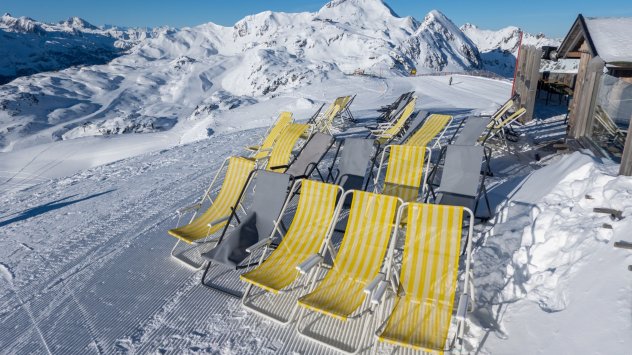 Световната туристическа индустрия почти не се подобри миналата година в