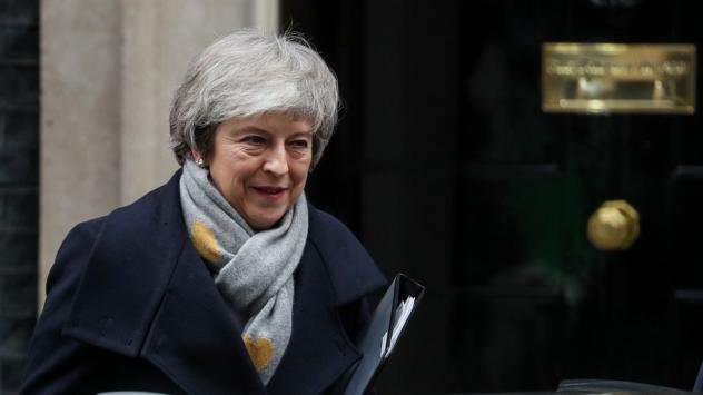 Британският премиер Тереза Мей излиза от „Даунинг стрийт“ 10 в Лондон, Великобритания, във вторник, 15 януари, 2019 година. Снимка: Simon Dawson/Bloomberg