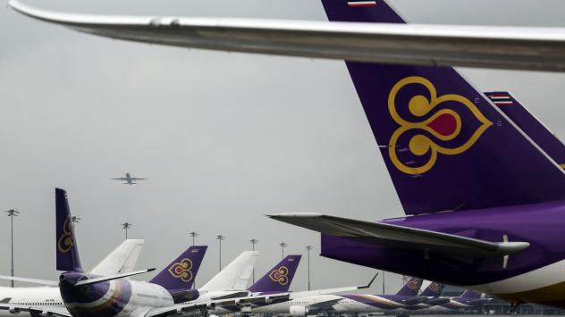 Самолети на Thai Airways на тармака на летище Суварнабхуми, Банкок. Photographer: Dario Pignatelli/Bloomberg