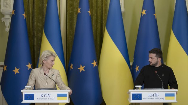 Урсула фон дер Лайен и Володимир Зеленски по време на пресконференция в Киев на 4 ноември. Снимка: Андрей Кравченко/Bloomberg