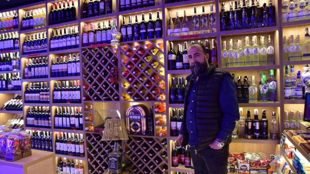 Потрошени магазинчета смъртни случаи от домашно приготвена алкохолна напитка сбивания