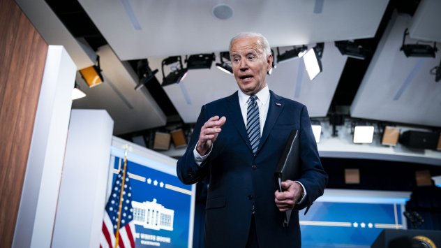 В четвъртък американското правителство наложи санкции на близо три дузини