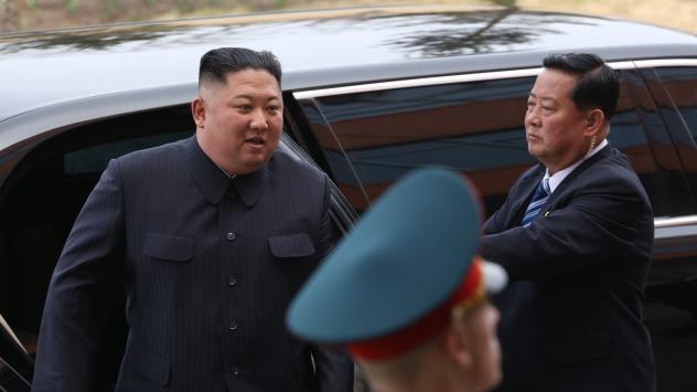 Президентът на Северна Корея Ким Чен-ун (вляво). Снимка: Andrey Rudakov/Bloomberg