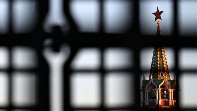 Русия беше тласната още по близо до евентуално неизпълнение след като