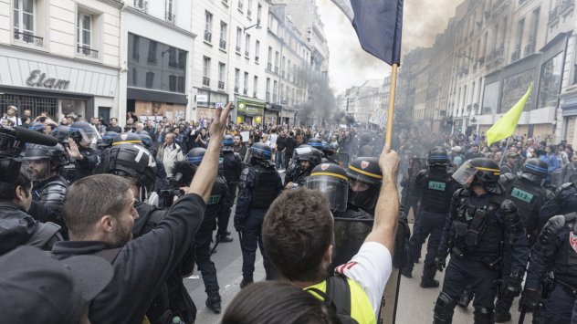 Френските железничари енергетици и други ключови работници стачкуват във вторник