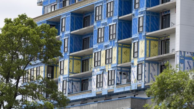 Цените на жилищата в Канада спадат бързо след рязкото им