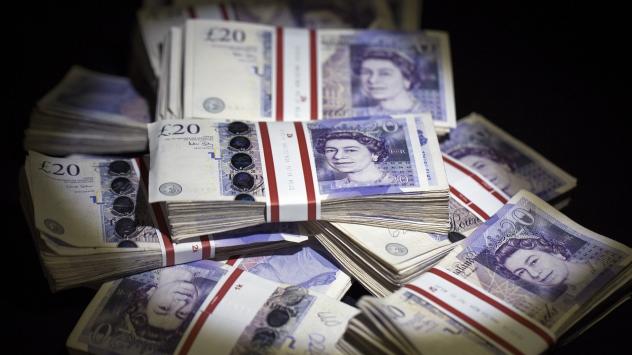 Банкноти от 20 паунда. Снимка: Simon Dawson/Bloomberg