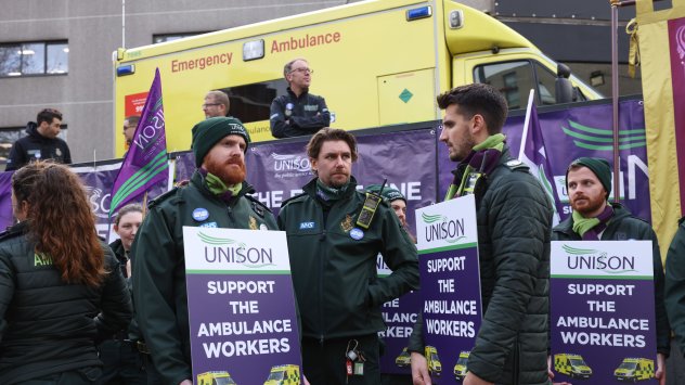 През миналата година икономиката е загубила близо 2 5 милиона работни