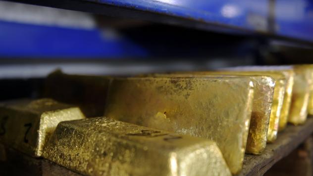 Златни кюлчета в трезора на златната рафинерия Perth Mint, оперирана от Gold Corp., Пърт, Австралия, 9 август 2018. Снимка: Carla Gottgens/Bloomberg 