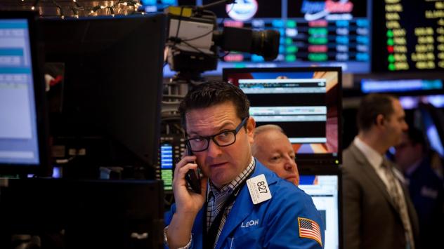 Сцена от търговия на нюйоркската фондова борса през първата сесия на 2017 Снимка: Michael Nagle/Bloomberg