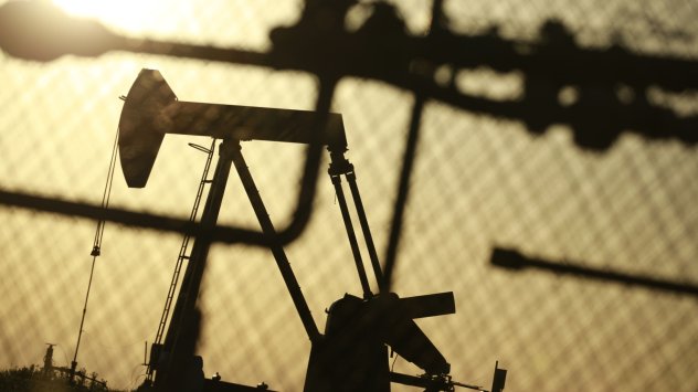 Цената на петрола се понижи докато инвеститорите преценяха потенциалната ескалация