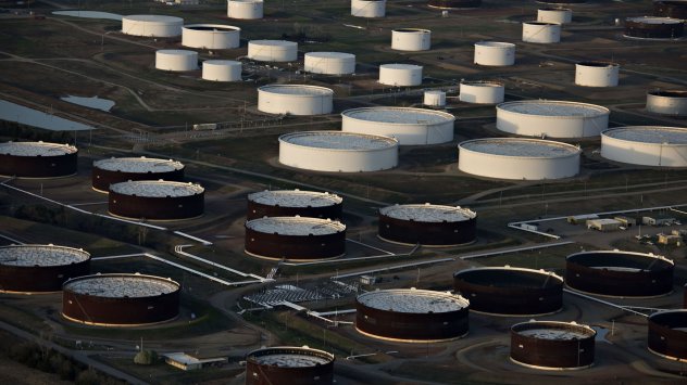 Петролът поскъпна поради опасенията, че нахлуването на Русия в Украйна