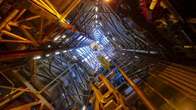 Цената на петрола се повиши в началото на седмицата след