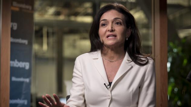 Шерил Сандбърг, гл. оперативен директор на  Facebook Inc. по време на интервю за Bloomberg TV в централата на FB в Мело Парк, К алифорния. 30 януари 2019. Photographer: David Paul Morris/Bloomberg