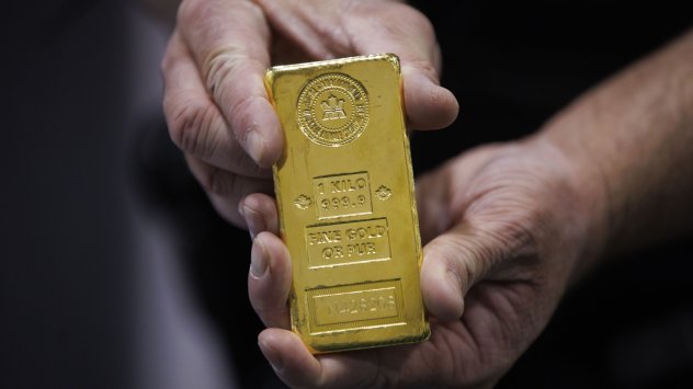 Златото поевтинява в сряда в очакване на важните данни за