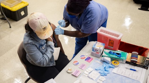 Инвестиционен гигант ще плаща $1000 на служителите си да се ваксинират