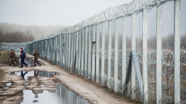 Унгарски войници на границата със Сърбия. 17/2/2016. Photographer: Akos Stiller/Bloomberg