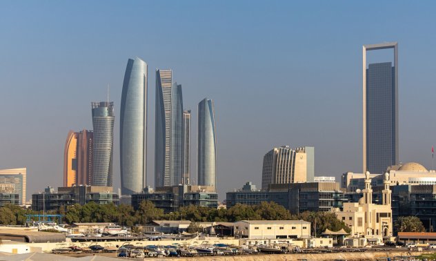 Абу Даби създава компания за AI и планира да управлява активи за $100 млрд. 