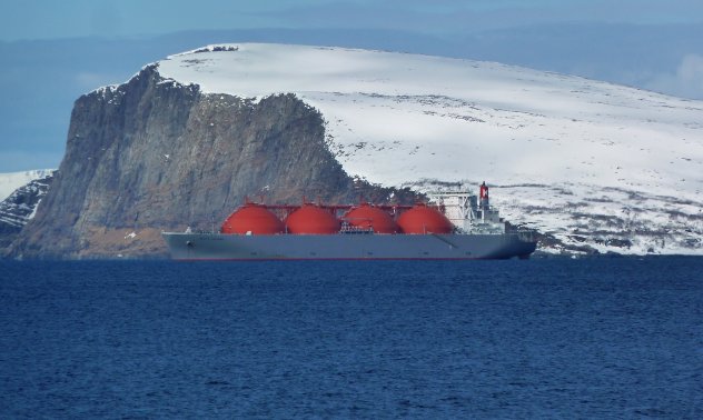 Русия увеличава доставките на петрол през Арктика до нов рекорд