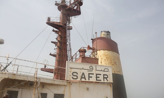 При операция за $140 милиона прехвърлят петрол от танкер - "бомба със закъснител"