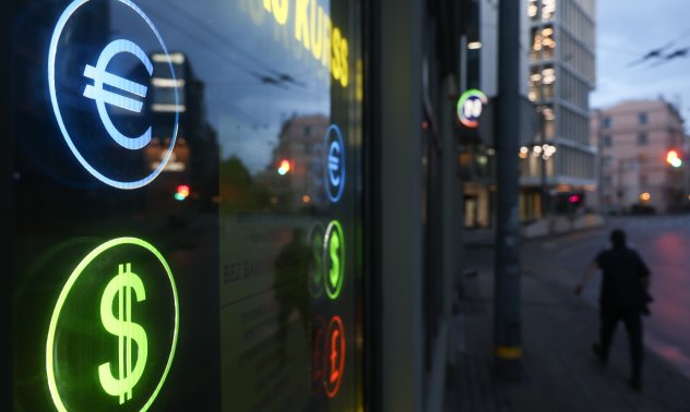 САЩ губят финансовото си предимство, докато Азия увеличава заемите в евро