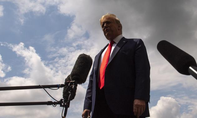 Остава в сила забраната на Тръмп да публикува във Facebook