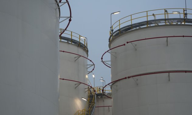 Физическият пазар трудно ще спазва ценовия таван за петрола 