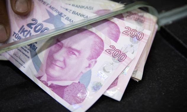 Разнопосочна търговия в Турция, лирата продължава да отслабва спрямо долара 