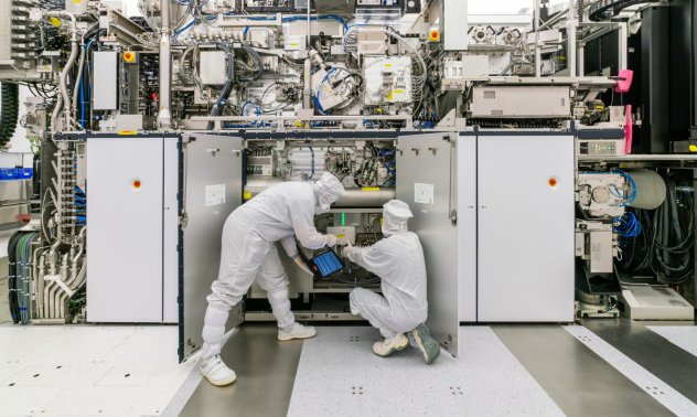 ASML и TSMC могат да деактивират машините за производство на чипове при нападение от Китай