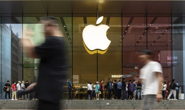 Регулация на ЕС кара Apple да разреши изтеглянето на приложения от други платформи