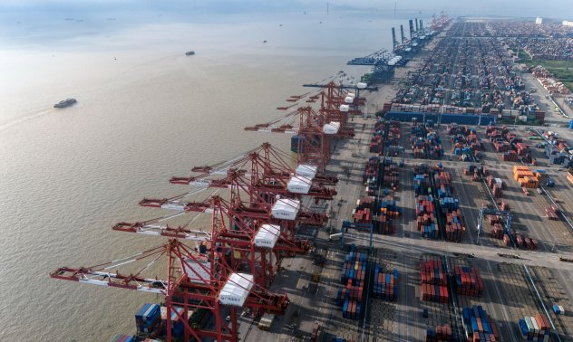 Китайският износ неочаквано сe свива за първи път от февруари