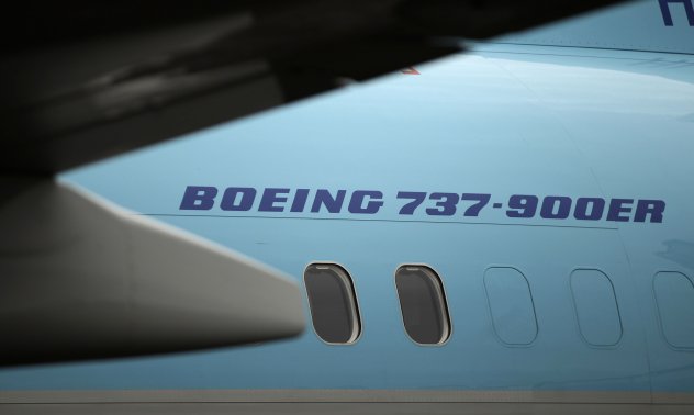 Регулатор в САЩ настоява за проверки на вратите на друг модел Boeing 737 