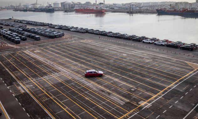 Продажбите на автомобили в Европа спаднаха със 17% до рекордно ниски нива през ноември